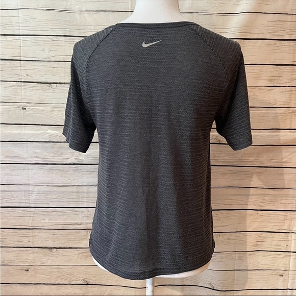 Nike DRI-FIT Knit Athletic Short Sleeve Tee Size Small - Picture 3 of 8